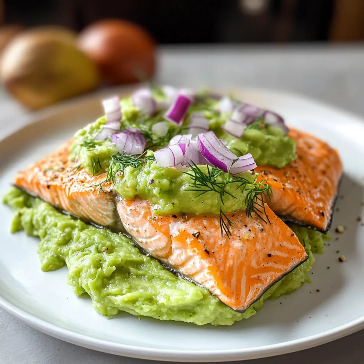 Baked Salmon with Avocado Mash hensmk