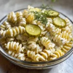 Farbenfroher Halloumi Pasta Salat für jeden Tag