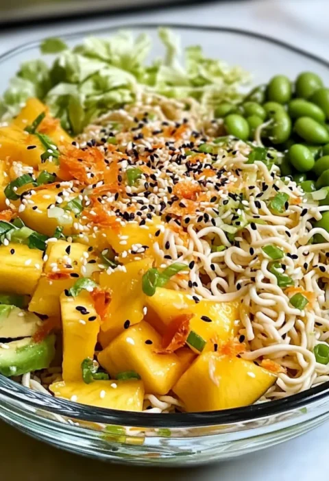 Knuspriger Ramen-Nudelsalat mit Mango und Edamame Rezept